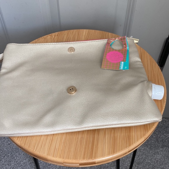 Hip Flask Clutch Bag. Never used, has a small scuff & snap doesn’t stay snapped. - Picture 2 of 3